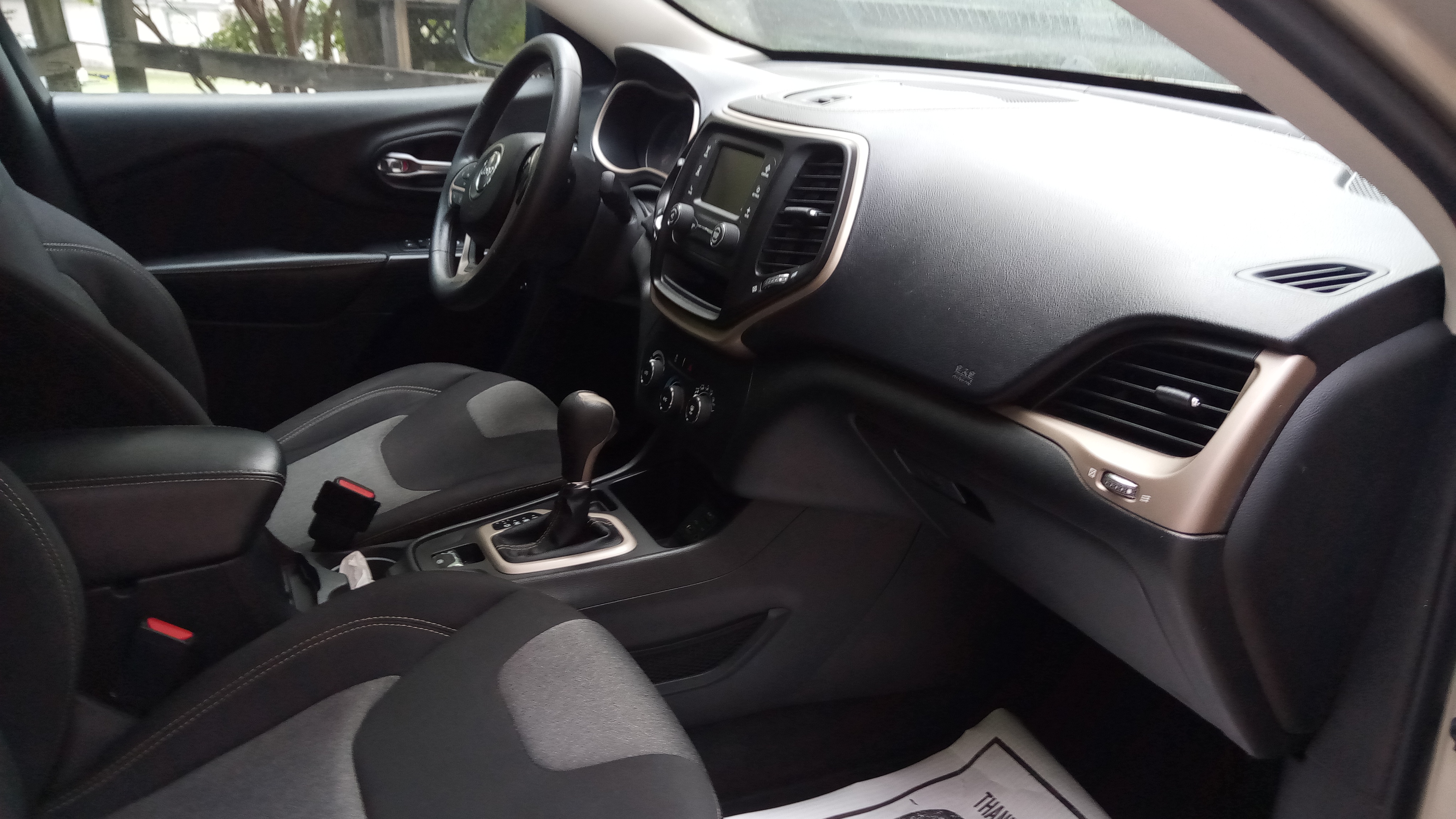 Used 2015 Jeep Cherokee Sport w/ Sport Appearance Group FWD image 1