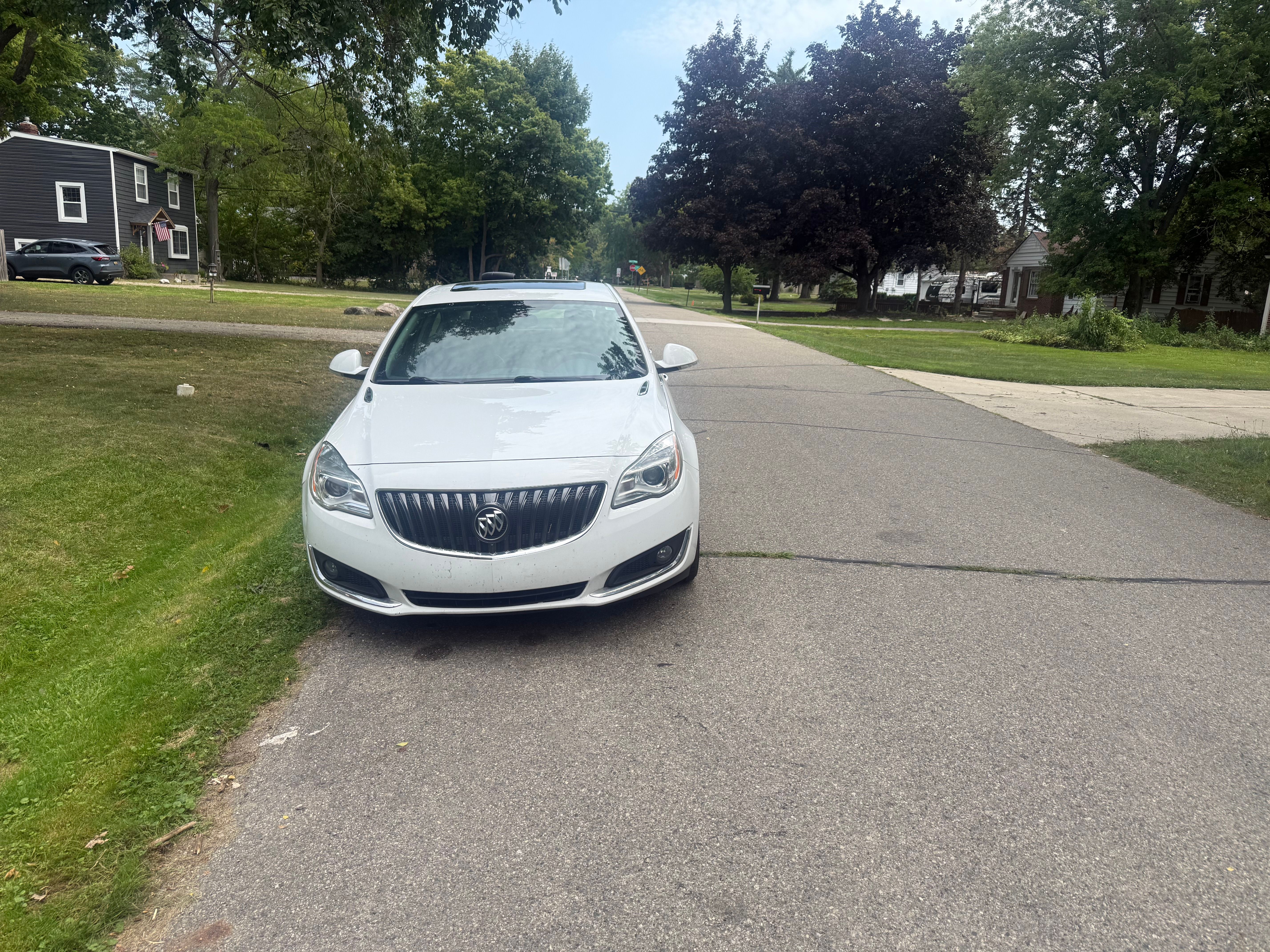 Used 2015 Buick Regal Premium w/ Experience Buick Package FWD image 2