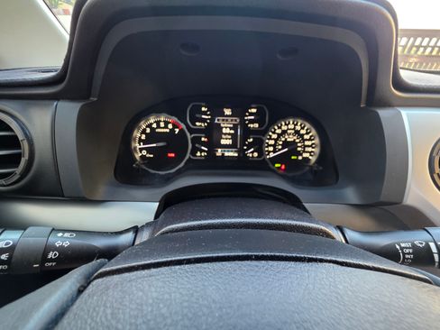 Used 2021 Toyota Tundra Platinum AWD/4WD image 18