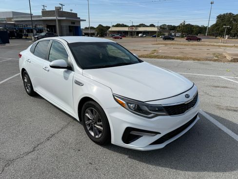 Used 2019 Kia Optima LX FWD image 2