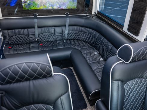 Used 2023 Mercedes-Benz Sprinter 3500 image 4