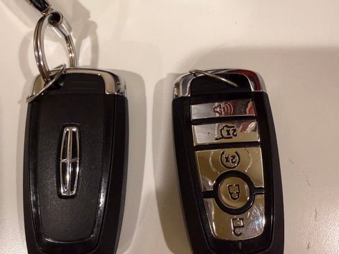 Used 2024 Lincoln Nautilus Reserve w/ Equipment Group 202A image 16