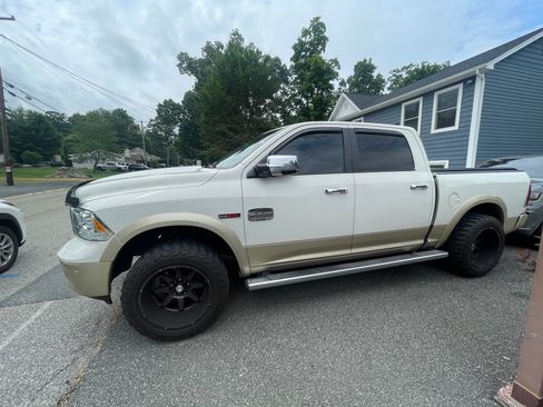 Used 2016 RAM 1500 Laramie Longhorn w/ Convenience Group AWD/4WD image 2