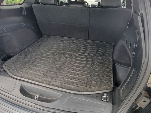 Used 2011 Jeep Grand Cherokee Laredo image 10