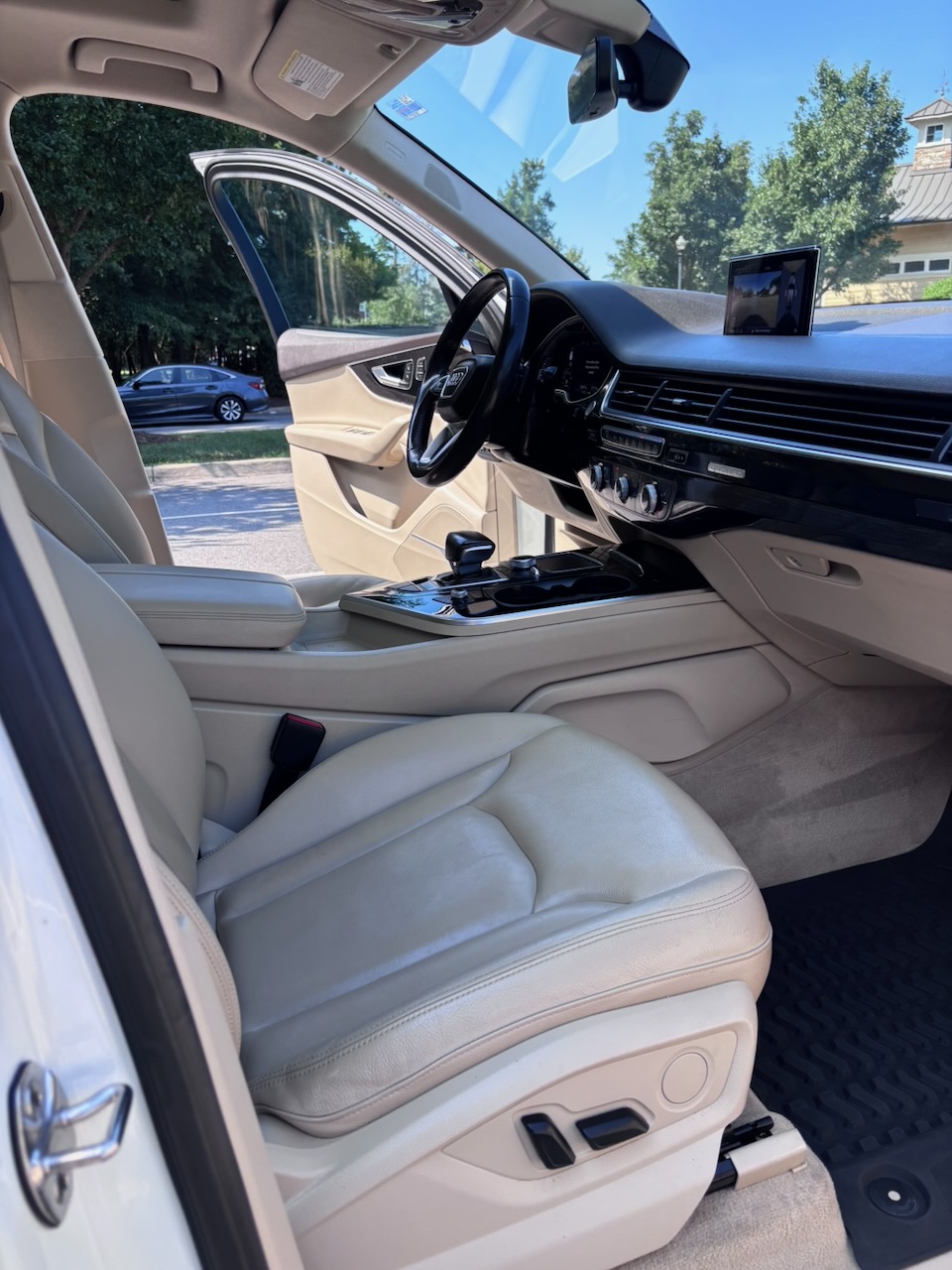Used 2019 Audi Q7 3.0T Premium Plus w/ Premium Plus Package AWD/4WD image 11
