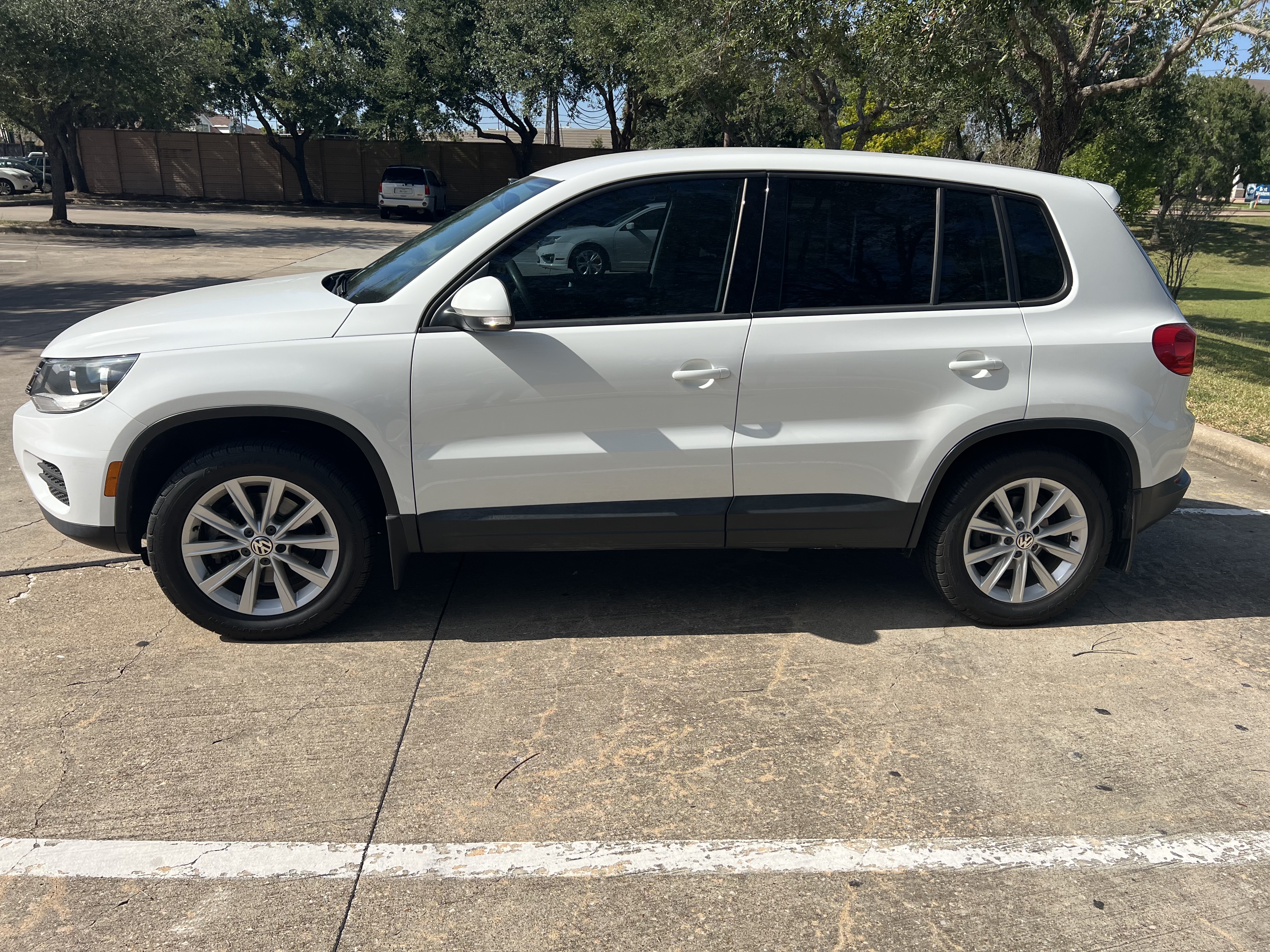 Used 2017 Volkswagen Tiguan S FWD image 5