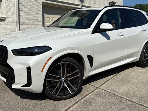 Used 2026 BMW X5 xDrive40i w/ M Sport Package AWD/4WD image 1