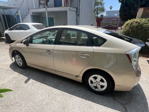 Used 2010 Toyota Prius Five FWD image 1
