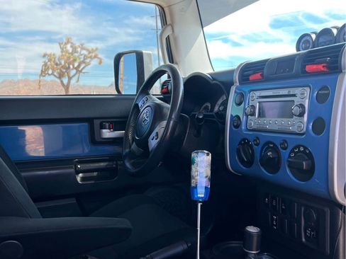 Used 2011 Toyota FJ Cruiser 4WD image 11
