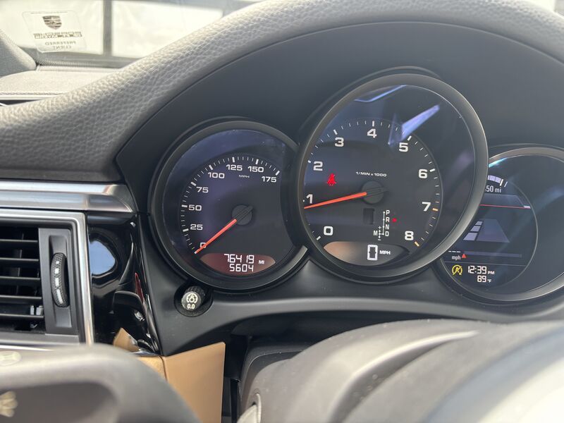 Used 2018 Porsche Macan Sport Edition AWD/4WD image 10