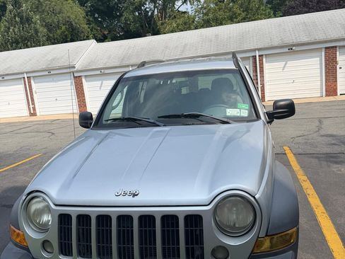 Used 2006 Jeep Liberty Sport AWD/4WD image 6