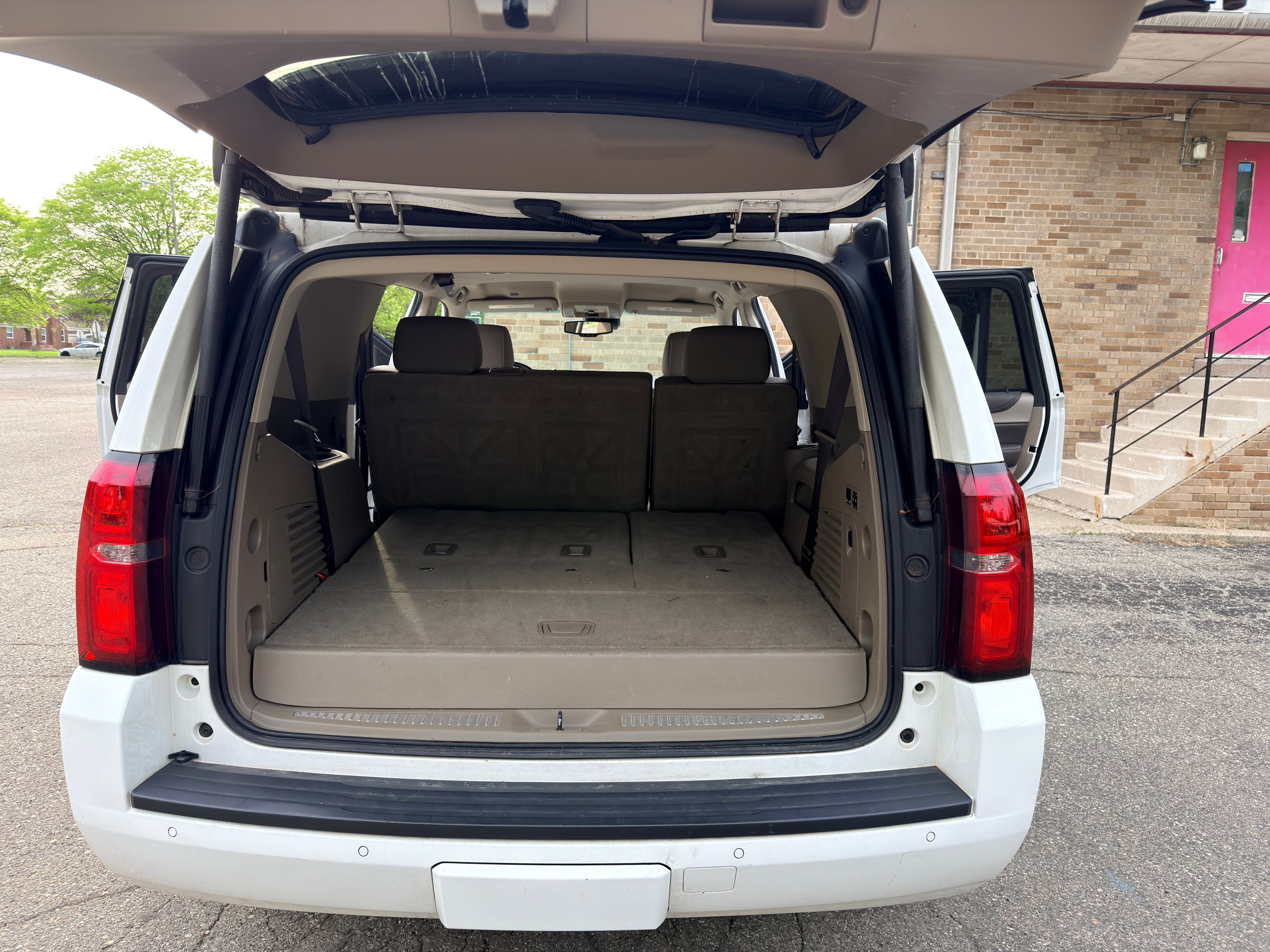 Used 2019 Chevrolet Tahoe LT w/ Luxury Package AWD/4WD image 10
