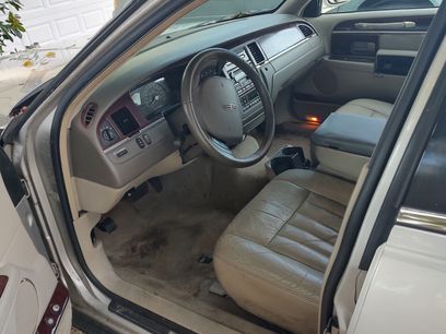 Used 2005 Lincoln Town Car Signature