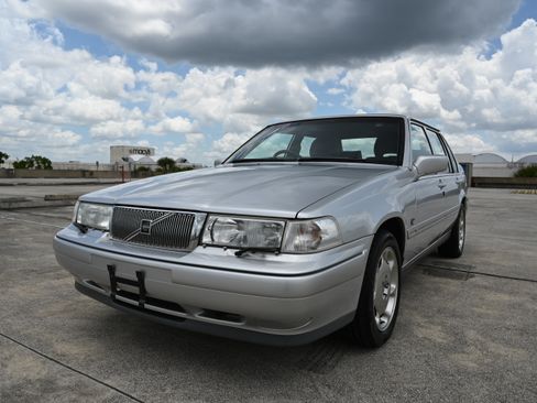 Used 1998 Volvo S90 RWD image 1
