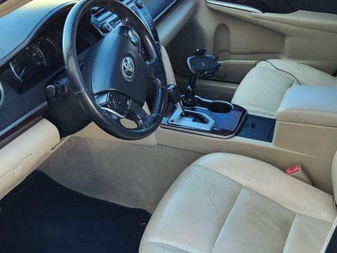Used 2013 Toyota Camry XLE w/ Leather Pkg image 11