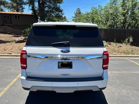 Used 2019 Ford Expedition XLT w/ Equipment Group 202A AWD/4WD image 6