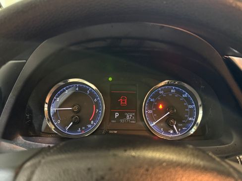 Used 2018 Toyota Corolla LE FWD image 11