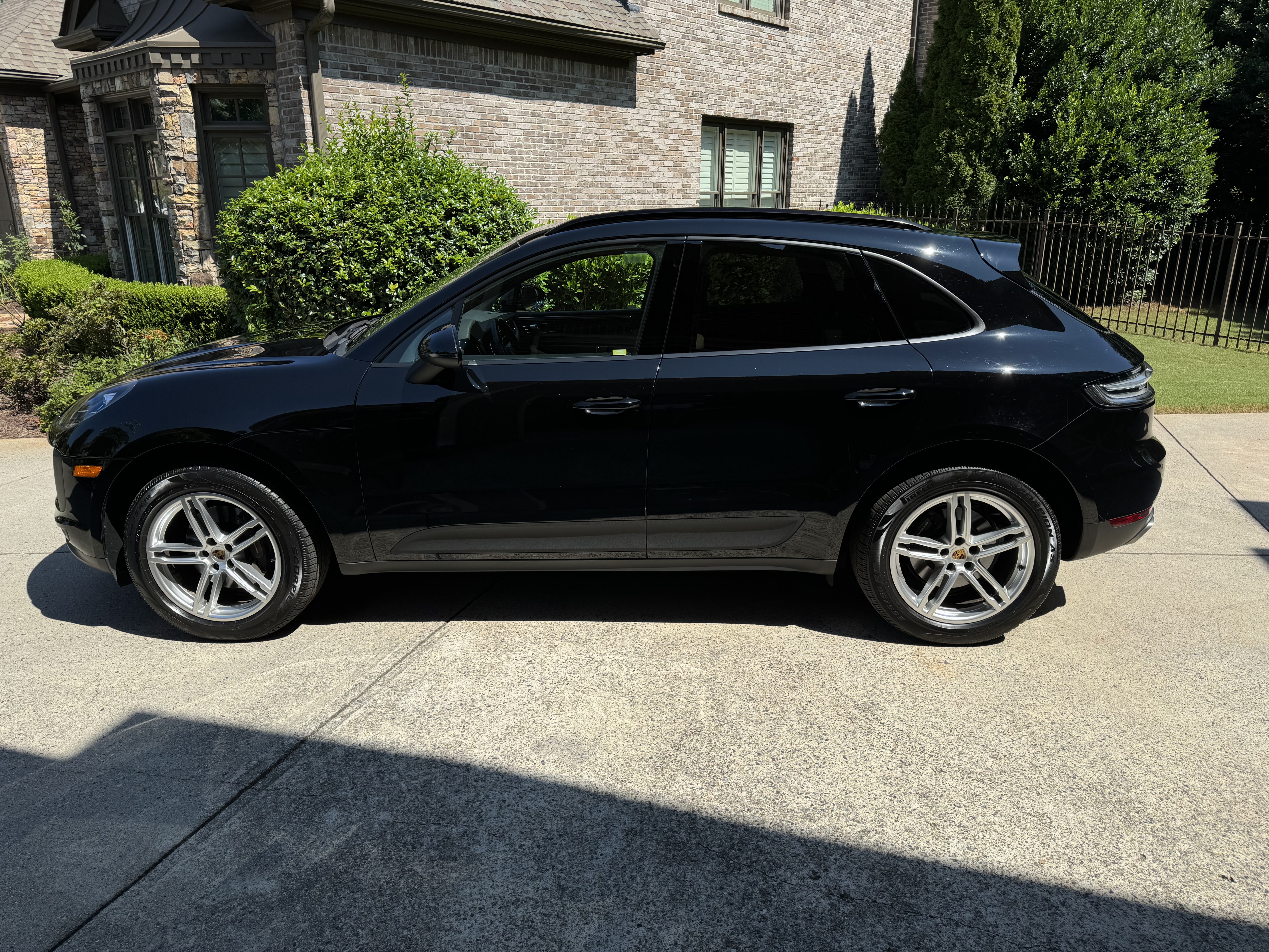 Used 2019 Porsche Macan AWD/4WD image 6