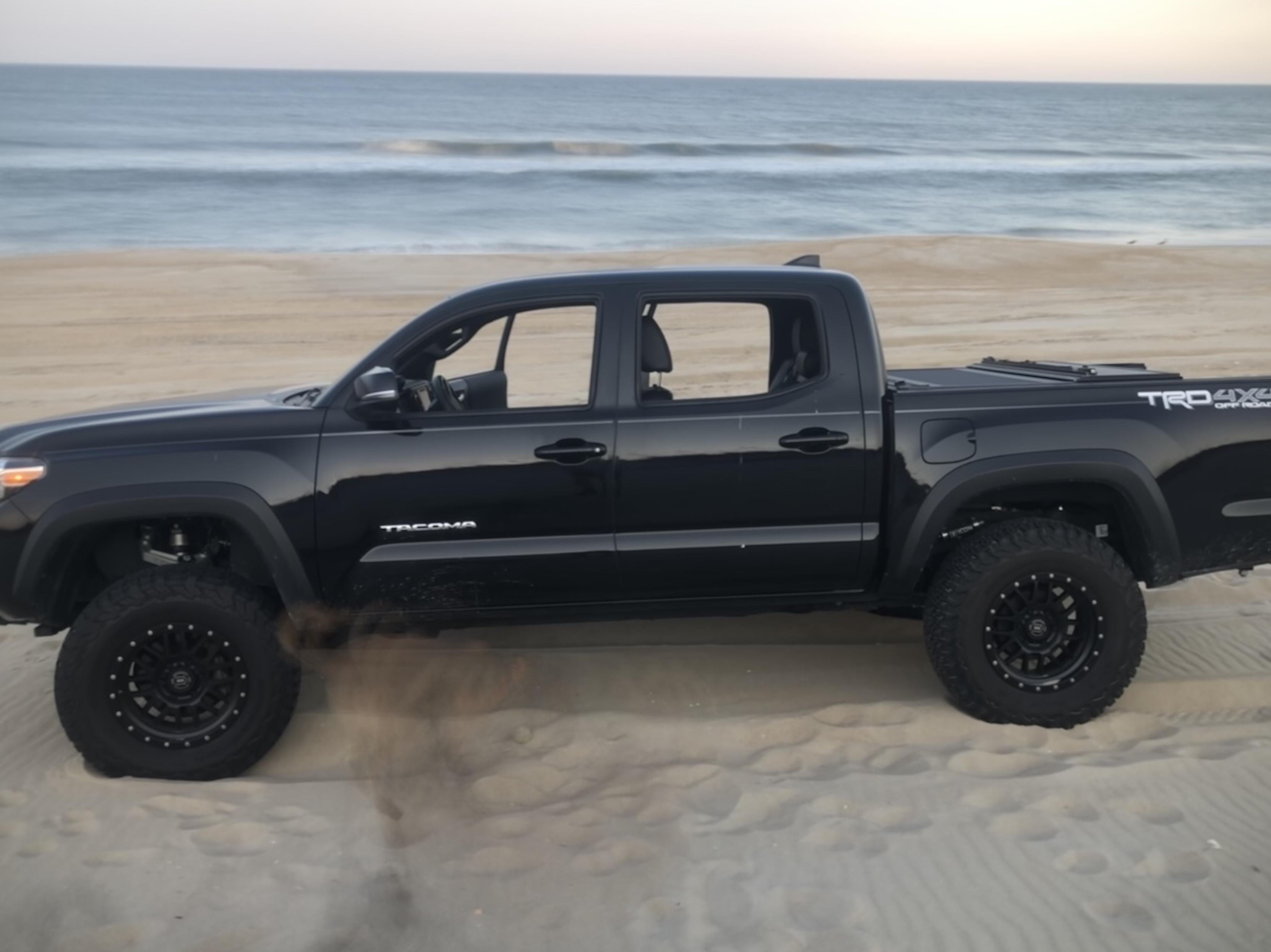 Used 2018 Toyota Tacoma TRD Off-Road AWD/4WD image 1