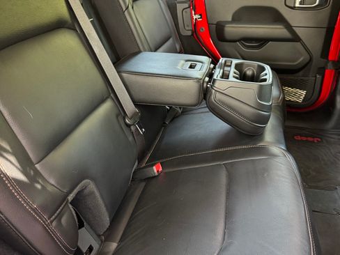 Used 2021 Jeep Wrangler Unlimited Rubicon w/ Trailer Tow Package image 18