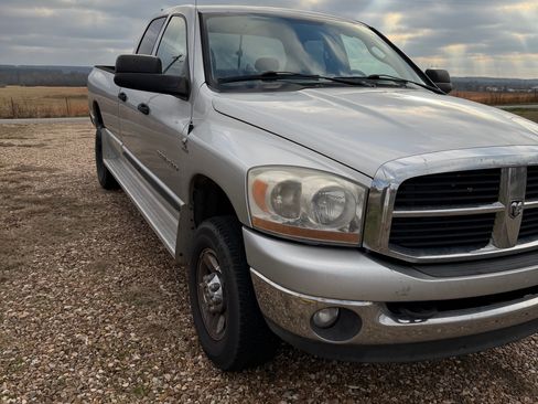 Used 2006 Dodge Ram 2500 Truck SLT image 2