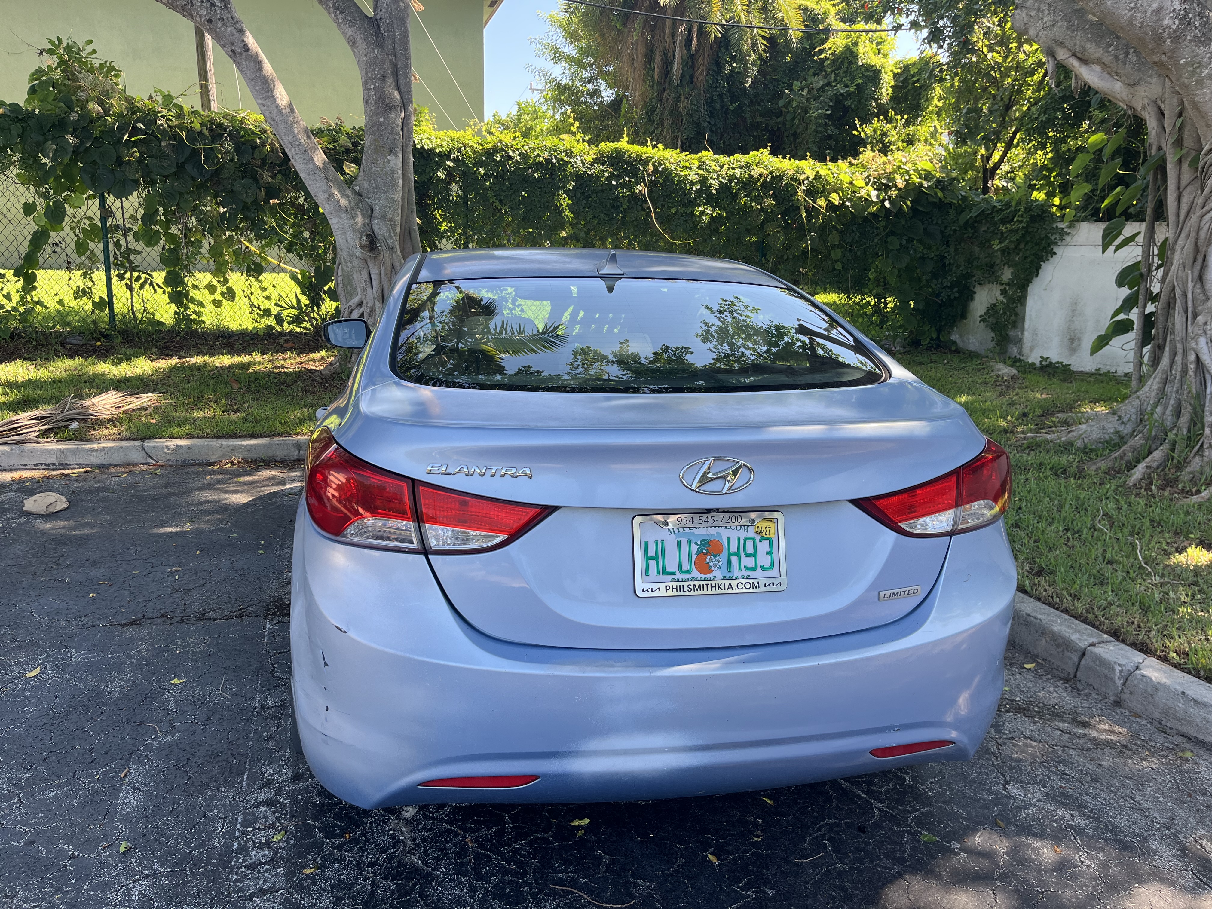 Used 2013 Hyundai Elantra Limited w/ Technology Pkg FWD image 2