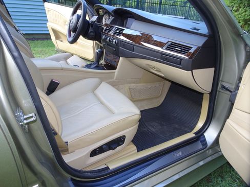 Used 2007 BMW 530xi Wagon AWD/4WD image 25