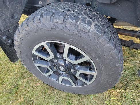 Used 2018 Toyota Tundra SR5 w/ TRD Off Road Package image 13