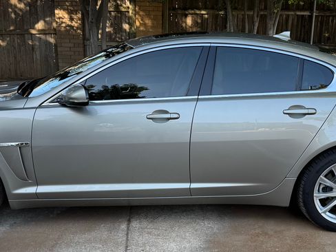 Used 2013 Jaguar XF image 1