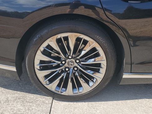 Used 2021 Lexus LS 500 w/ Interior Upgrade Package image 11