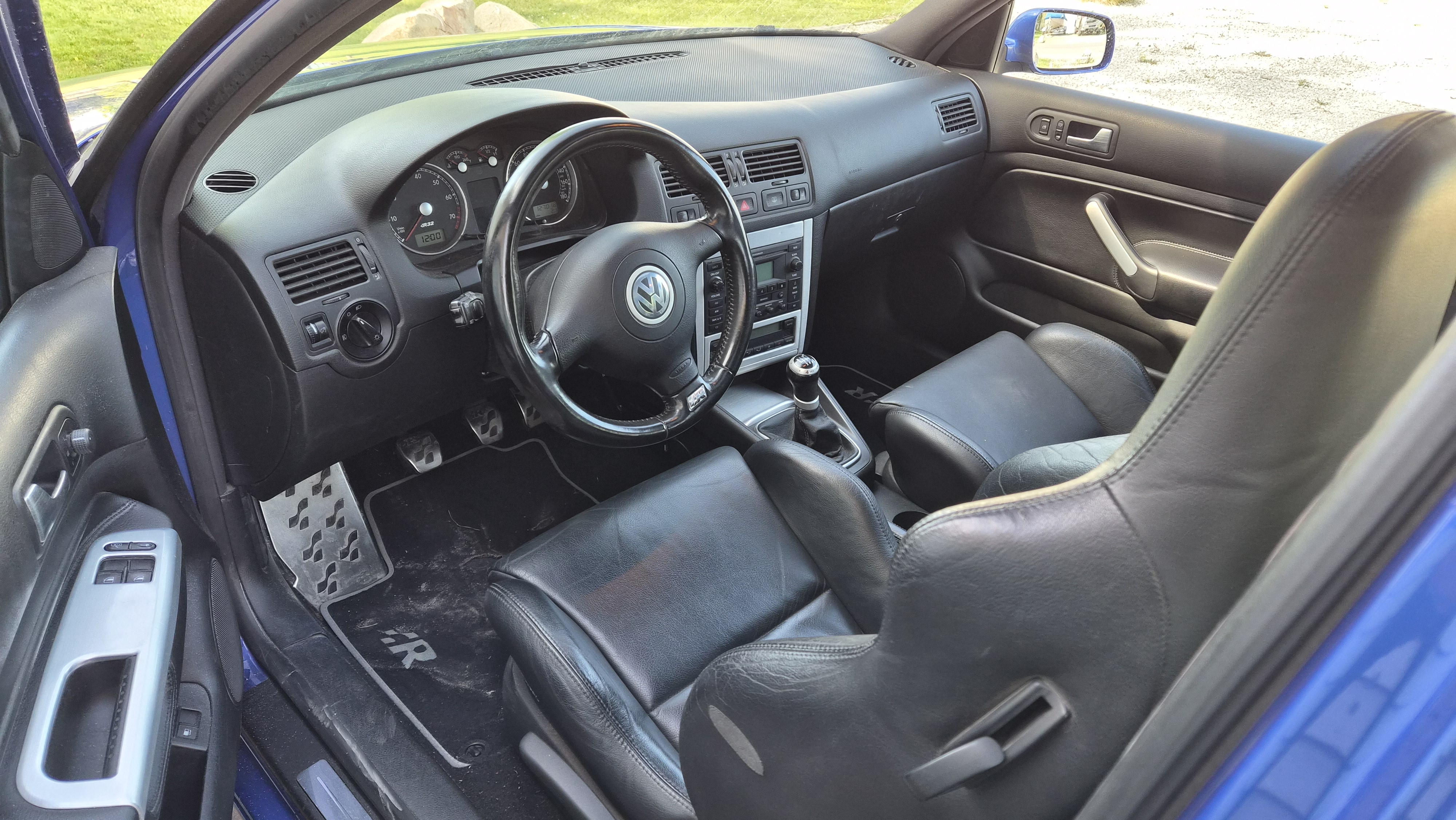 Used 2004 Volkswagen R32 AWD/4WD image 13