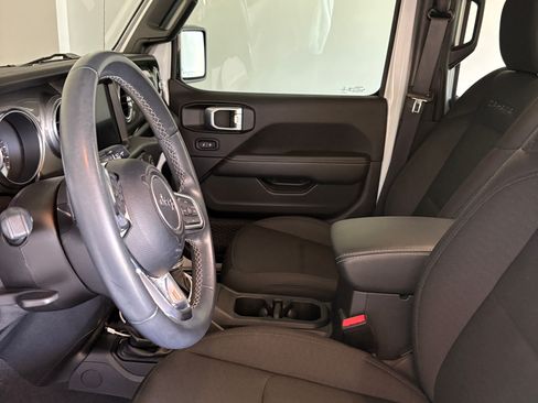 Used 2021 Jeep Wrangler Unlimited Sahara AWD/4WD image 5