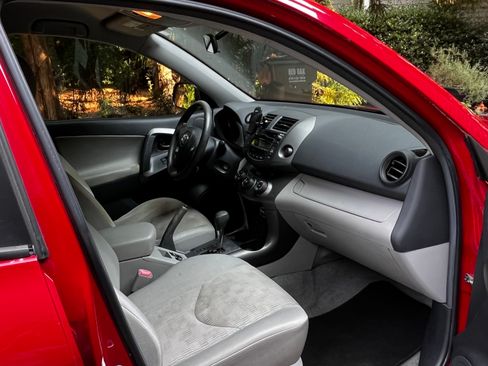 Used 2011 Toyota RAV4 4WD w/ Base L4 Extra Value Pkg image 4