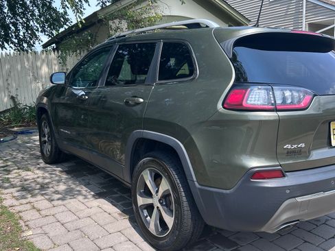Used 2019 Jeep Cherokee Limited AWD/4WD image 6