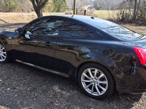 Used 2011 INFINITI G37 Journey w/ Premium Pkg image 2