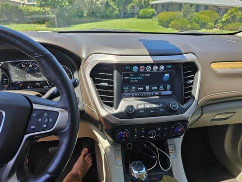 Used 2017 GMC Acadia Denali w/ Technology Package FWD image 8