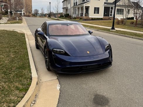 Used 2021 Porsche Taycan image 8