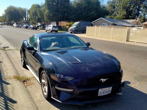 Used 2018 Ford Mustang Coupe image 1