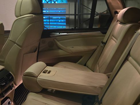 Used 2011 BMW X5 xDrive35i image 4