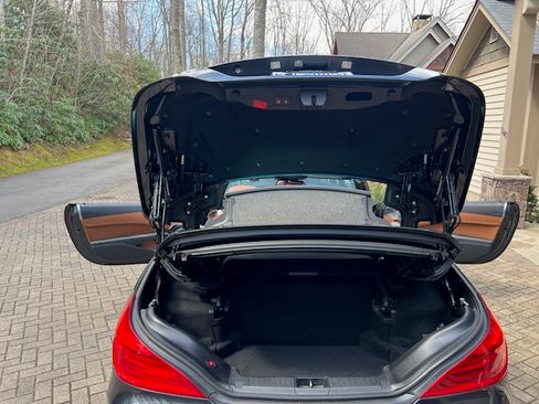 Used 2017 Mercedes-Benz SL 550 image 18