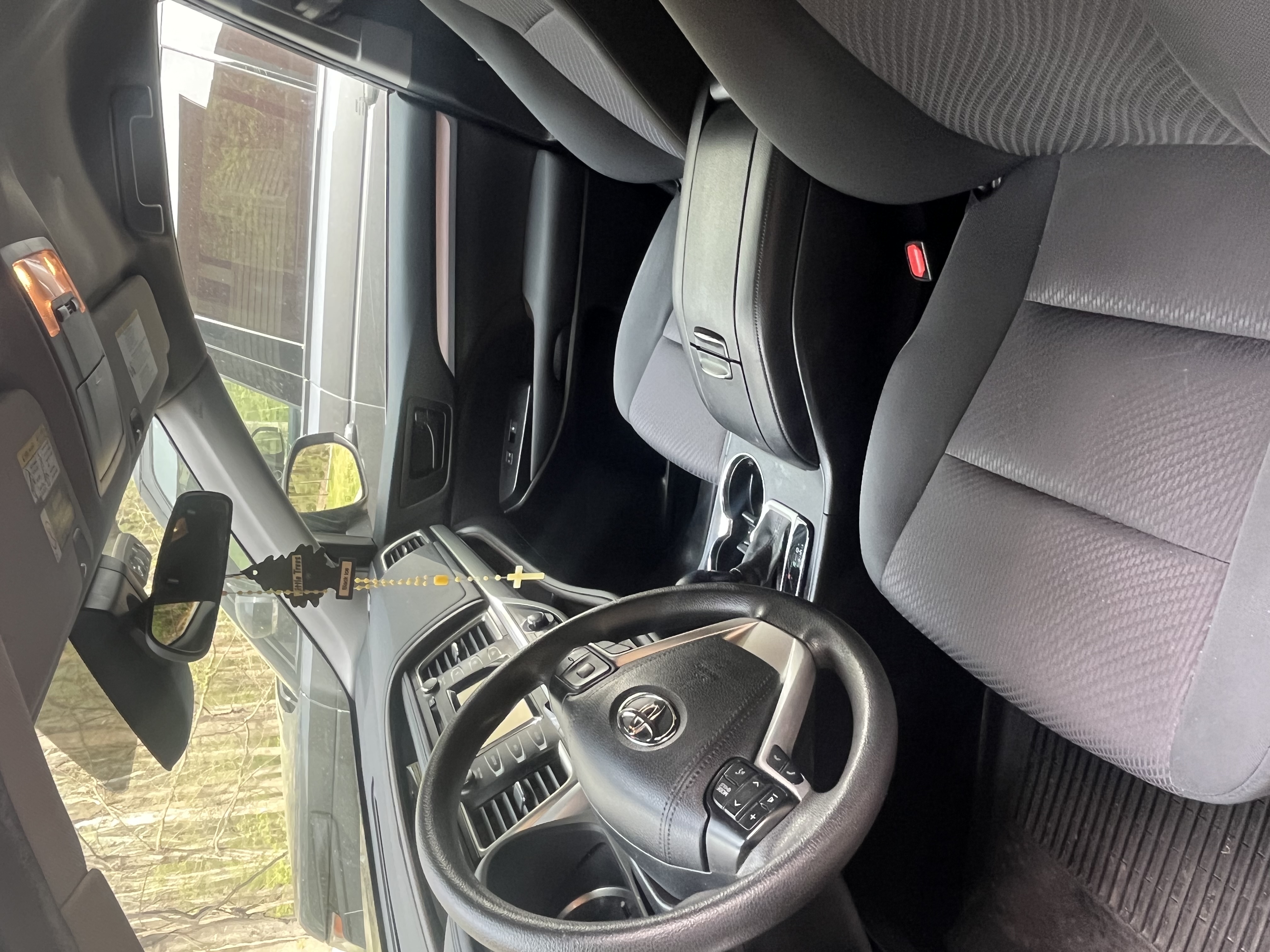 Used 2019 Toyota Highlander LE FWD image 12