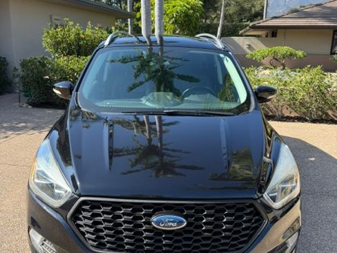 Used 2019 Ford Escape Titanium FWD image 2