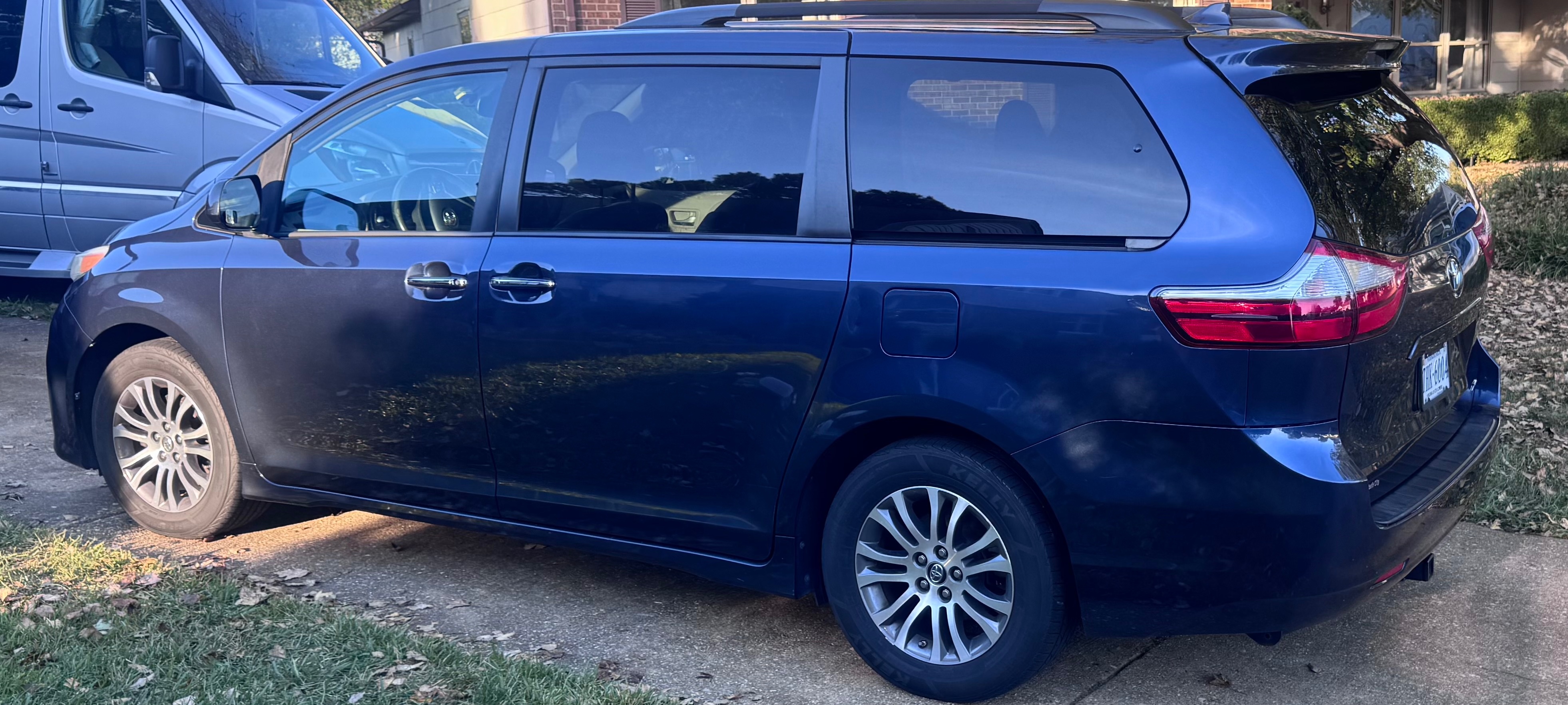 Used 2018 Toyota Sienna XLE FWD image 5
