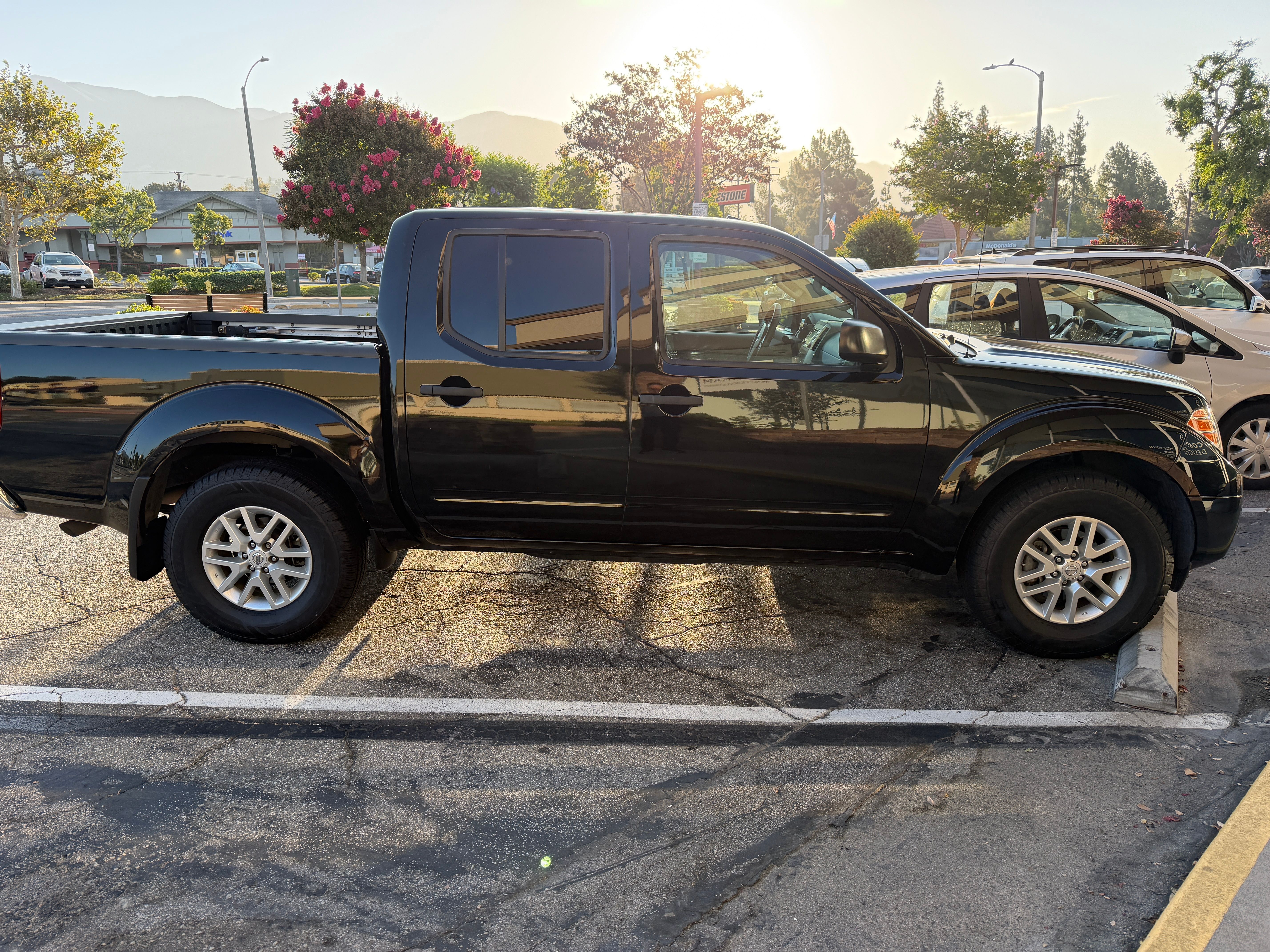 Used 2015 Nissan Frontier SV w/ SV Value Truck Package RWD image 12