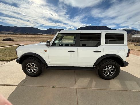 Used 2025 Ford Bronco Badlands image 12