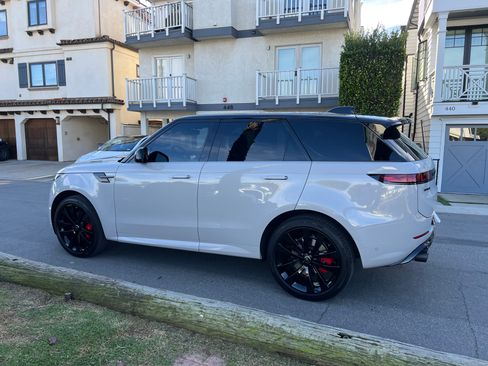 Used 2025 Land Rover Range Rover Sport Dynamic SE image 18