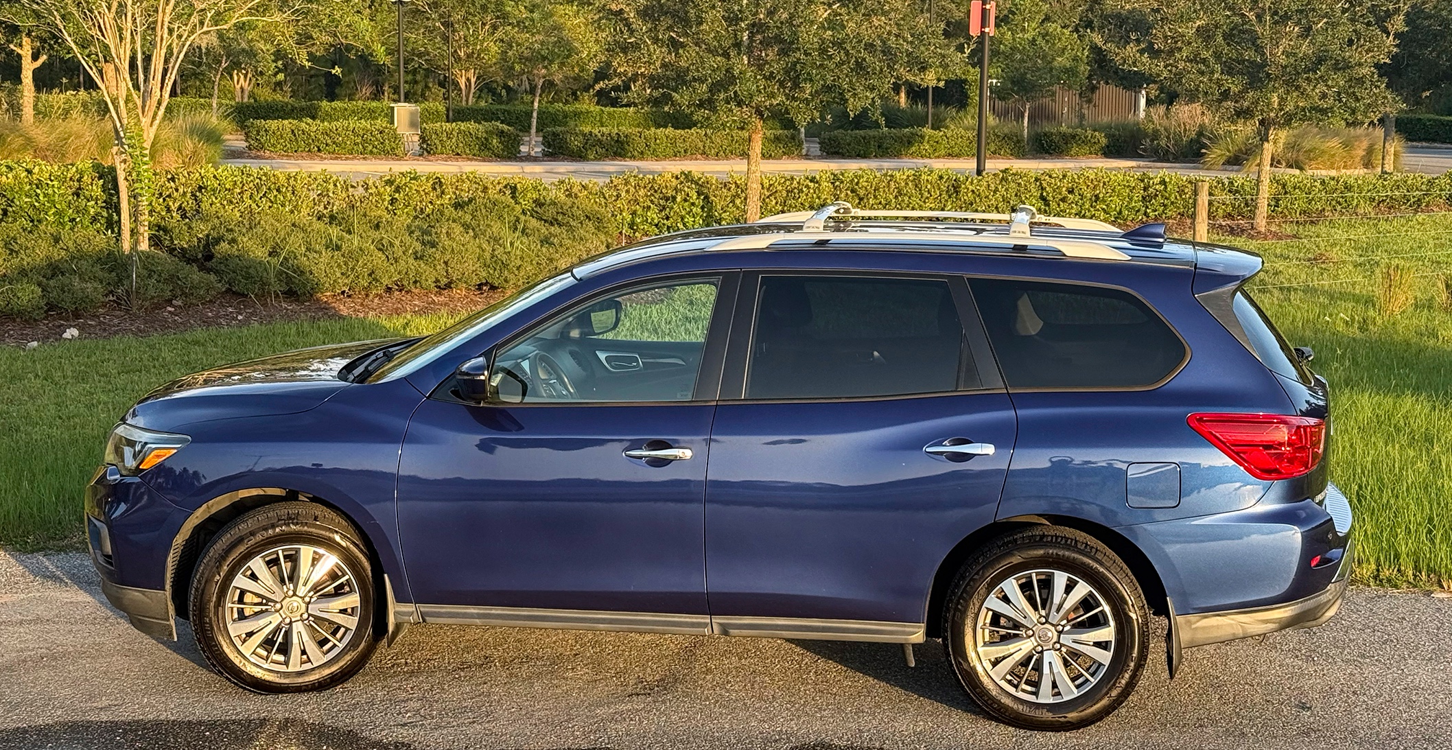 Used 2020 Nissan Pathfinder S FWD image 2