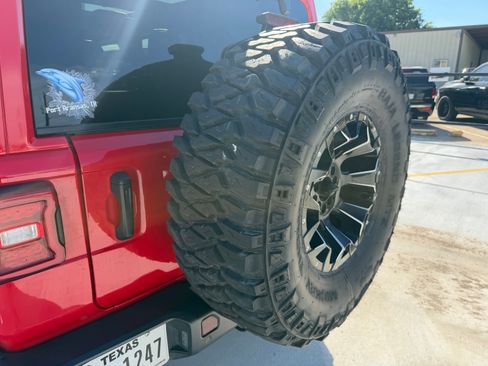Used 2020 Jeep Wrangler Unlimited Sahara AWD/4WD image 13