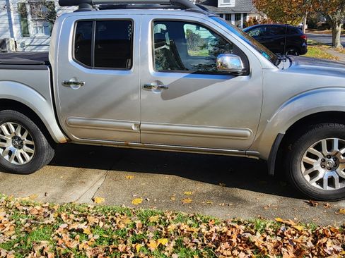 Used 2009 Nissan Frontier LE w/ LE Value Truck Pkg image 5