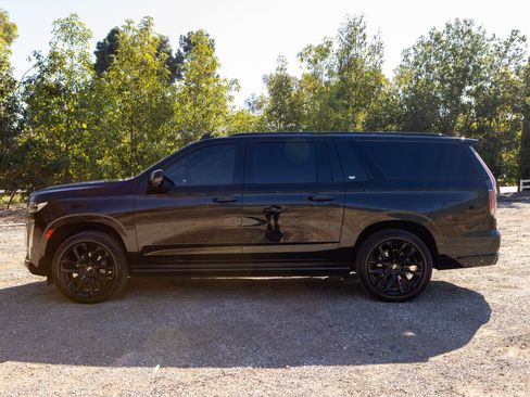 Used 2021 Cadillac Escalade ESV Sport Platinum w/ LPO, ONYX Package image 1